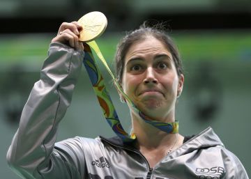 2016 Rio Olympics - Shooting - Victory Ceremony - Women's 50m Rifle 3 Positions Victory Ceremony - Olympic Shooting Centre - Rio de Janeiro, Brazil - 11082016. Barbara Engleder (GER) of Germany poses with her gold medal. REUTERSEdgard Garrido FOR EDITORIAL USE ONLY. NOT FOR SALE FOR MARKETING OR ADVERTISING CAMPAIGNS.