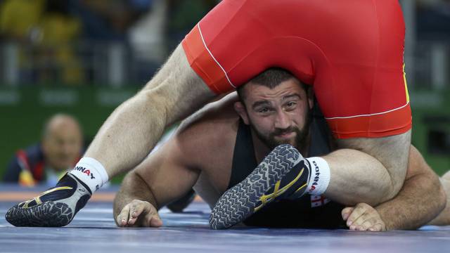 Iakobi Kajaia de Georgia, en un momento de la competición de lucha grecorromana de 130 kg.