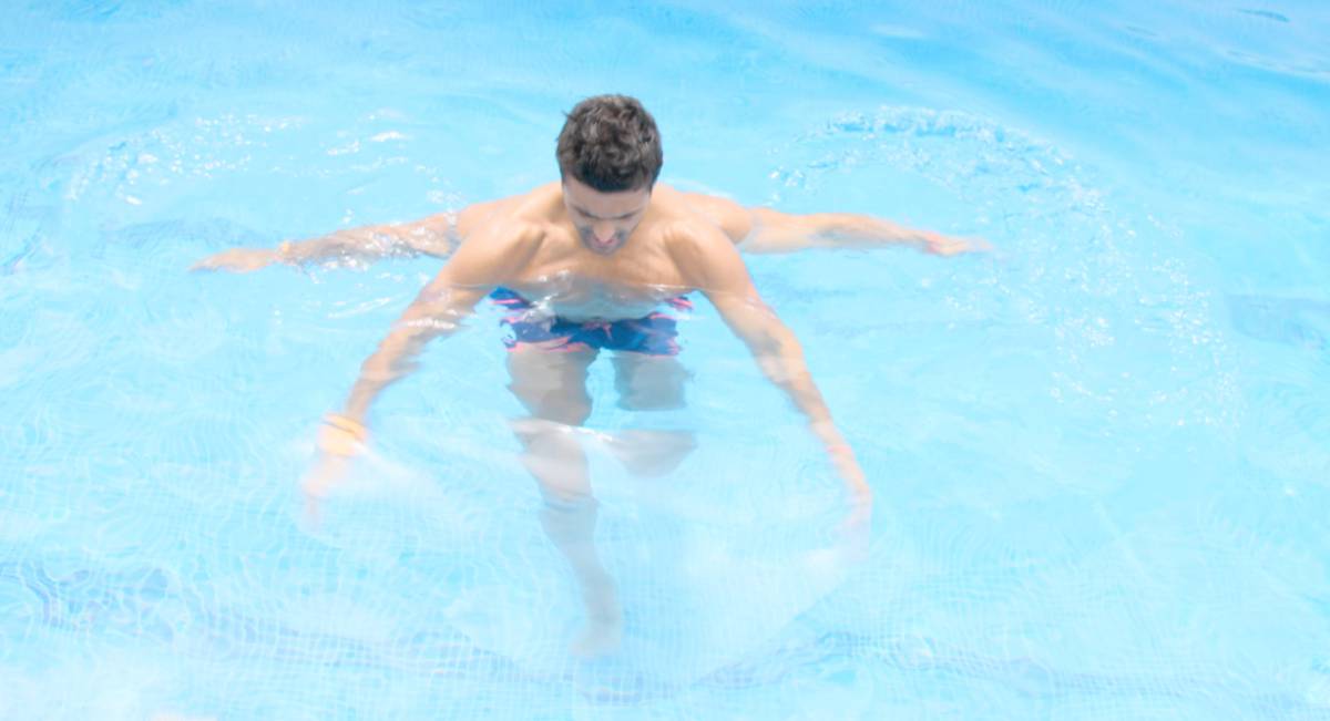 Vídeo| El reto de los 4 minutos: empieza a perder kilos ya, en la piscina