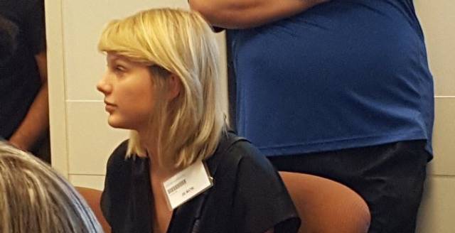 Taylor Swift durante el proceso de selecci&oacute;n del jurado, en Nashville. 