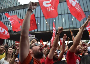 Manifestaci&oacute;n contra el presidente Temer y a favor de Dilma Rousseff, este domingo.