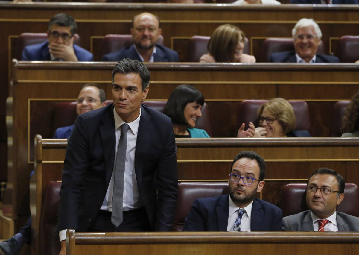 Pedro S&aacute;nchez vota "no" a la investidura de Mariano Rajoy.