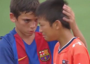 The touching gesture by Barça junior team after beating Japanese rivals