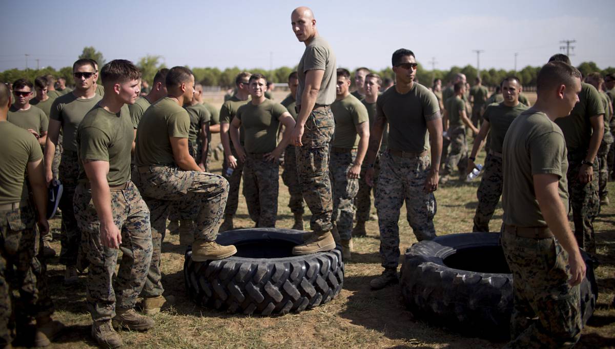 Varios marines americanos se re&uacute;nen antes de comenzar una de las pruebas.