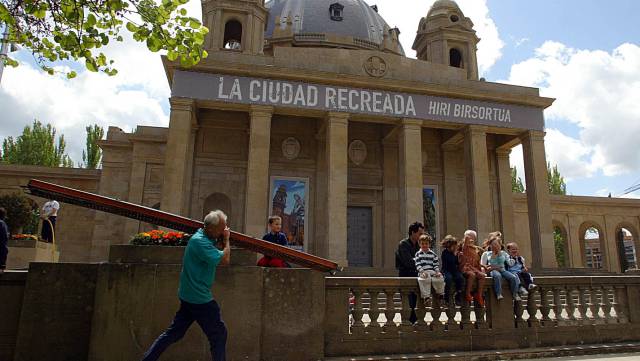 Monumento a los Ca&iacute;dos, en Pamplona.