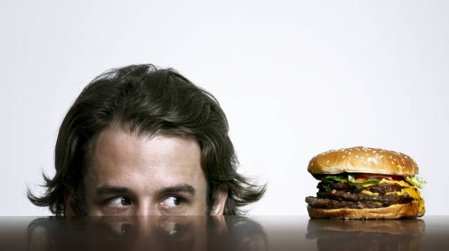 Si tu ‘flotador’ ha aumentado cuatro kilos este verano, haz esta dieta