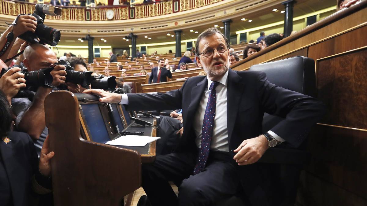 El presidente del Gobierno en funciones, Mariano Rajoy, en su escaño durante la tercera sesión del debate de su investidura.