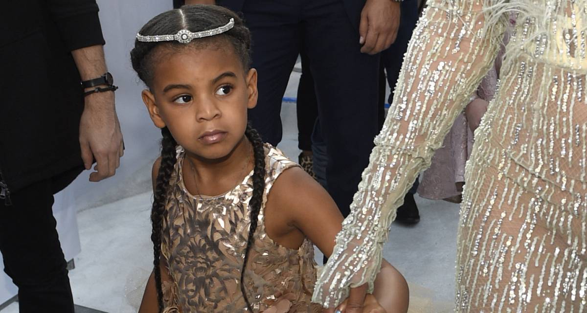Blue Ivy, la hija de Beyoncé, en la gala de los premios MTV luciendo un vestido de 10.000 euros.
