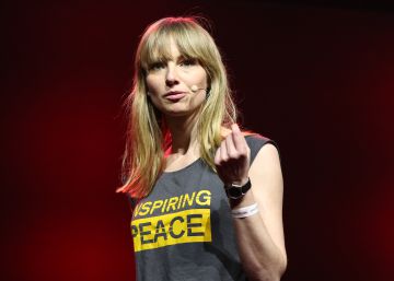 Anne Riecher, dando una charla TED en Berl&iacute;n