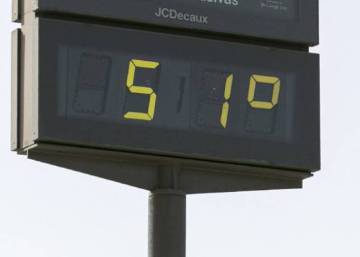 ¿Por qué exageran siempre los termómetros de la calle?