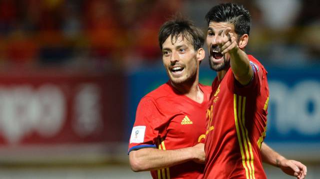 Silva (izquierda) y Nolito celebran el 2-0.