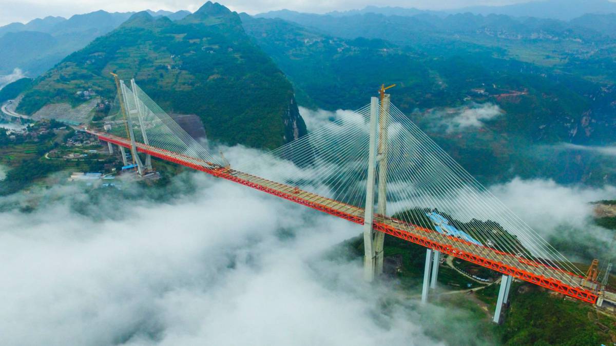 El puente más alto del mundo, Beipanjiang, en la provincia china de Guizhou.