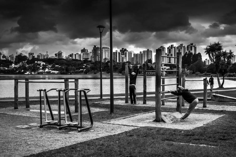 Curitiba (Brasil) es un modelo de ciudad sostenible: posee 29 parques y sus bosques ayudan a regular la calidad del aire.