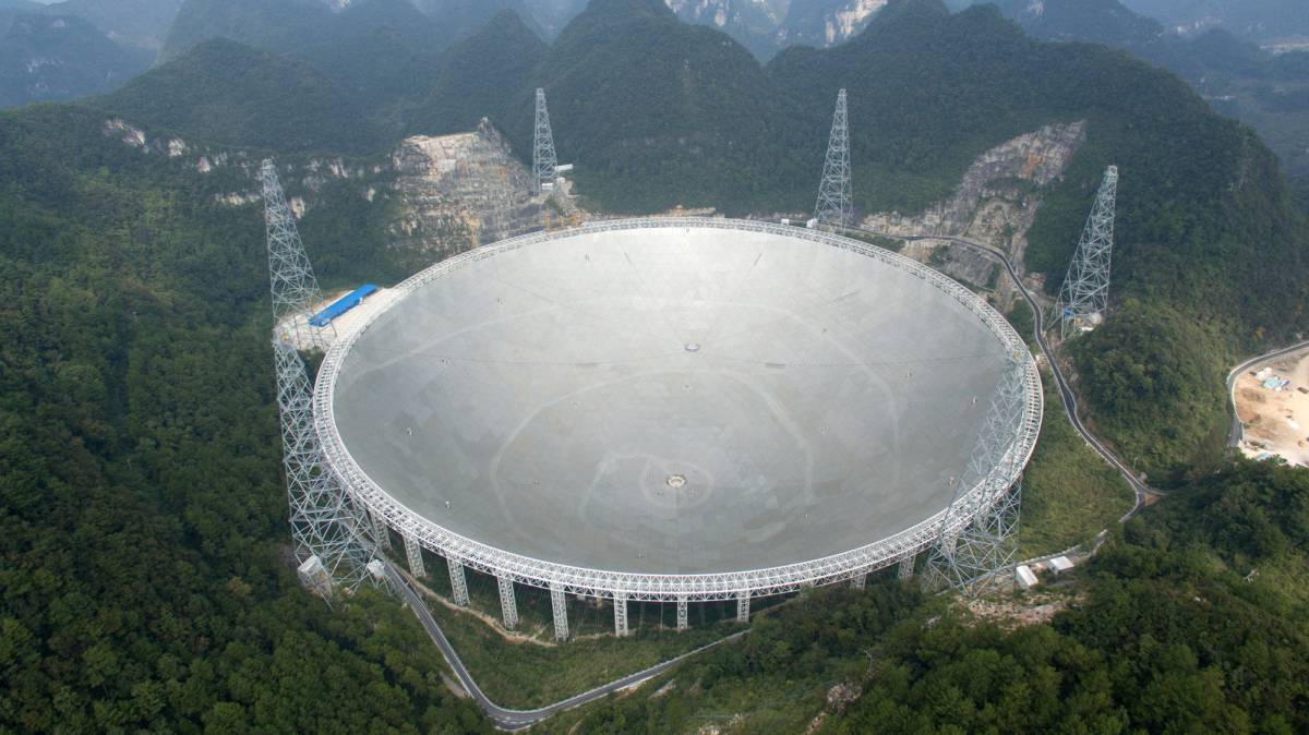 El telescopio 'FAST', con 500 metros de díametro, antes de la inauguración del 24 de septiembre.