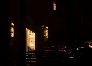 Libaneses maronitas cristianos asisten a una misa en la ciudad de Tyre. rn 