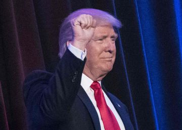 Republican presidential elect Donald Trump arrives for an election night party at the New York Hilton Midtown in New York on November 9, 2016.  Republican presidential elect Donald Trump stunned America and the world November 9, riding a wave of populist resentment to defeat Hillary Clinton in the race to become the 45th president of the United States.  AFP PHOTO  MANDEL NGAN