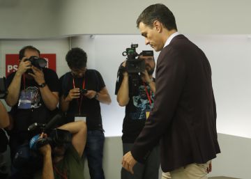 Pedro S&aacute;nchez, tras la comparecencia p&uacute;blica en la que anunci&oacute; su dimisi&oacute;n.