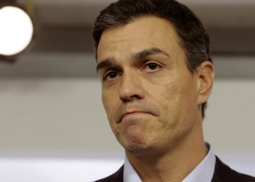GRA417. MADRID, 01102016.- El secretario general del PSOE, Pedro Sánchez, durante la rueda de prensa en la que ha anunciado su dimisión hoy sábado después de que la dirección del PSOE votara contra su propuesta de celebrar unas elecciones primarias y un congreso extraordinario. EFEEmilio Naranjo