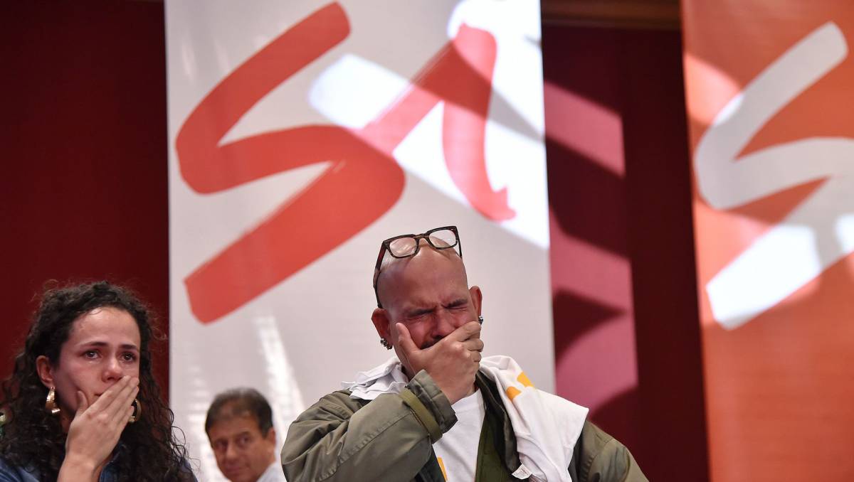 People cry after knowing the results of a referendum on whether to ratify a historic peace accord to end a 52-year war between the state and the communist FARC rebels, in Bogota on October 2, 2016. Colombian voters rejected a peace deal with communist FARC rebels Sunday, near-complete referendum results indicated, blasting away what the government hoped would be a historic end to a 52-year conflict.  AFP PHOTO  GUILLERMO LEGARIA