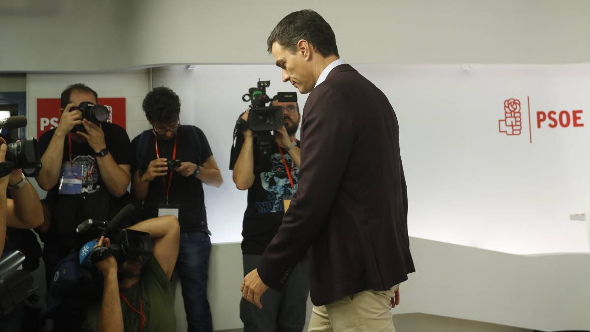 Pedro Sánchez, tras la comparecencia pública en la que anunció su dimisión.