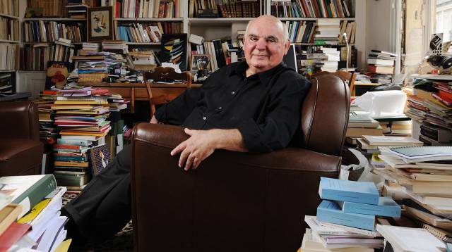 Michel Pastoureau, en su antigua casa de París.