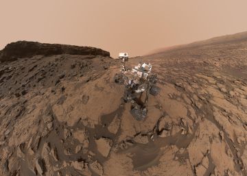 El robot de la NASA Curiosity se hace un selfie de 60 im&aacute;genes.