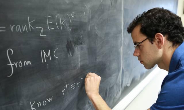 El matem&aacute;tico Francesc Castell&agrave;, en una sala de la Universidad de Princeton.