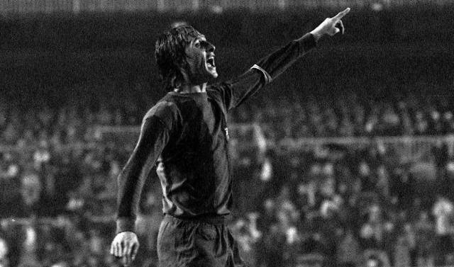 Cruyff, durante un Madrid-Barcelona en 1976.