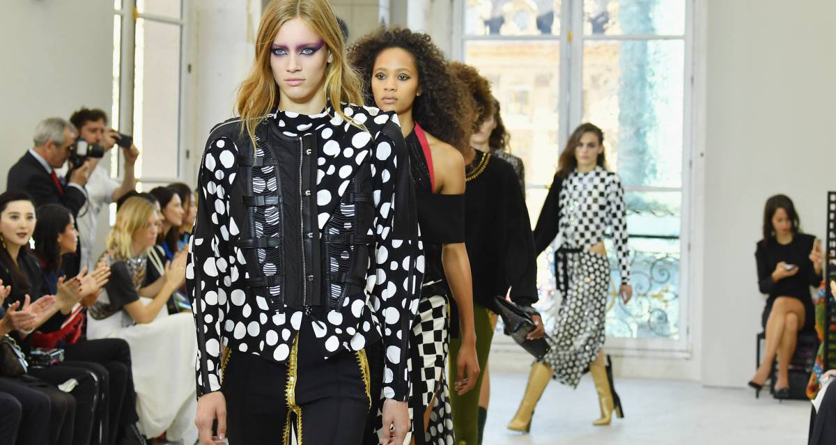 Carrusel final del desfile de Louis Vuitton en Par&iacute;s.