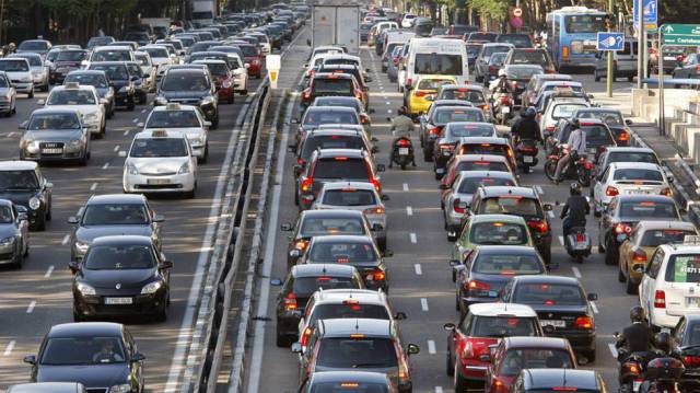 Atasco en un calle del centro de Madrid.