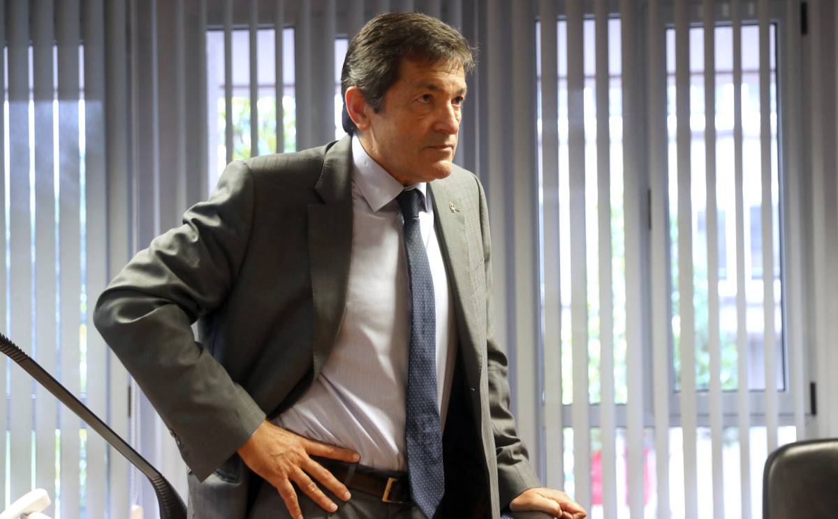 El presidente de la gestora del PSOE, Javier Fern&aacute;ndez.