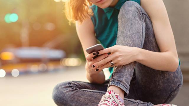 6 cosas que debes contarle a tu hijo antes de comprarle un móvil