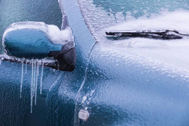 Los 7 peligros de someter el coche a las heladas invernales