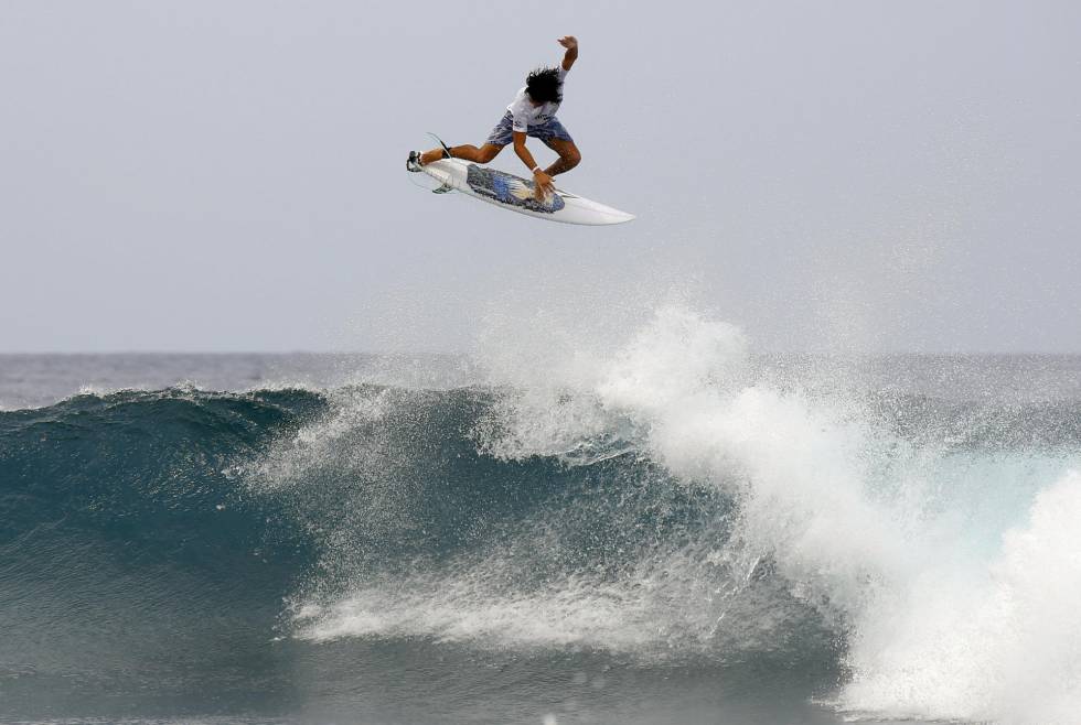 El puertorriqueño Héctor Santamaría durante la edición número 30 del Corona Pro Surf Circuit.