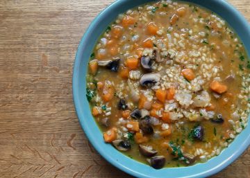 Sopa de arroz integral y vegetales de oto&ntilde;o.