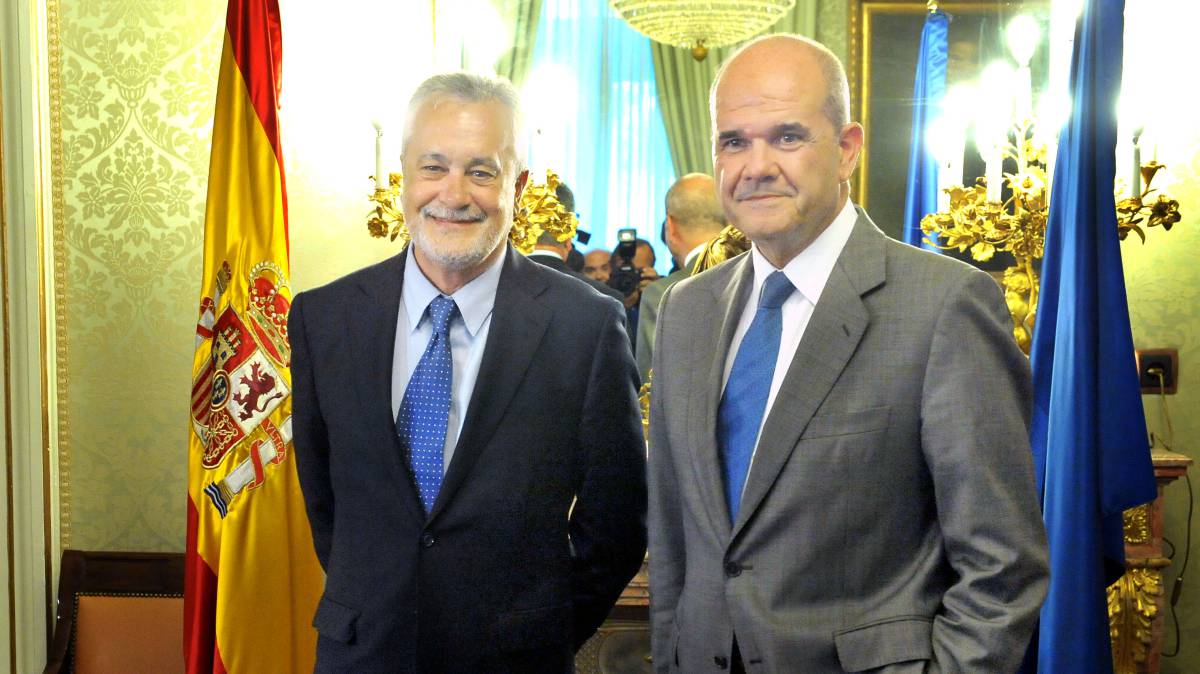 Jos&eacute; Antonio Gri&ntilde;&aacute;n (izquierda) y Manuel Chaves, en una imagen de 2011.