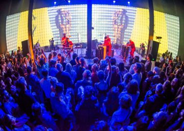 Keroxen, el festival que se celebra dentro de un tanque de queroseno