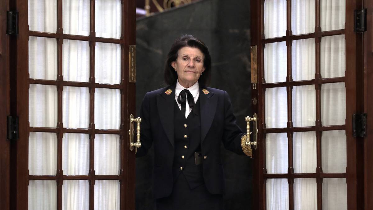 Paloma Santamaría, ujier.