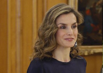 De izquierda a derecha: la reina Letizia, Olivia Palermo, Kim Kardashian y una modelo en el desfile de primavera 2016 de Gucci. 