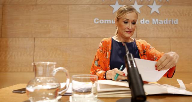 Cifuentes comparece ante la prensa el pasado agosto.