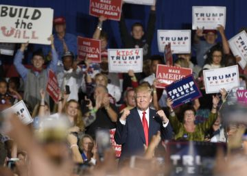Donald Trump gesticula durante un mitin en Ohio (EE.UU).