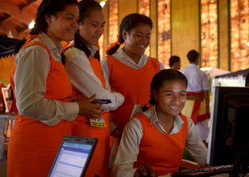 Estudiantes del Tailulu College de Tonga.  