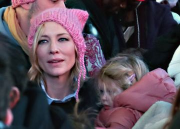 La historia del ‘Pussy Hat’, el gorro anti Trump que tiñe todo de rosa
