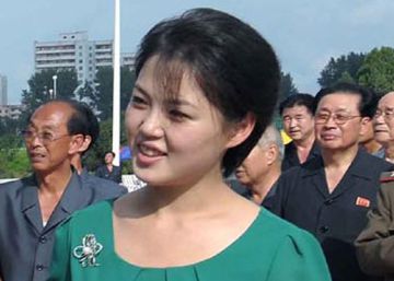 El l&iacute;der norcoreano Kim Jong-Un y su esposa Ri Sol-Ju, en una imagen de 2012.