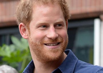 El pr&iacute;ncipe Enrique de Inglaterra, en la estaci&oacute;n de polic&iacute;a de Nottingham.