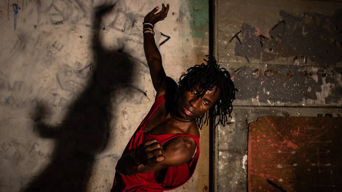 El bailarín Robert Ssempijja