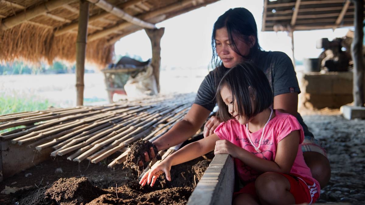 Una beneficiaria de ayudas para superar los tifones en la provincia de Nueva Ecija (Filipinas).