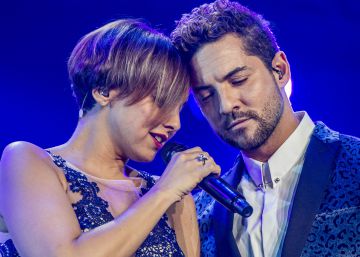 Chenoa y Bisbal, durante su actuaci&oacute;n.