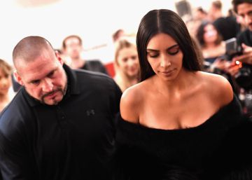 Pascal Duvier vela por la seguridad de Kim Kardashian en un evento al que acudi&oacute; la estrella hace unos d&iacute;as.