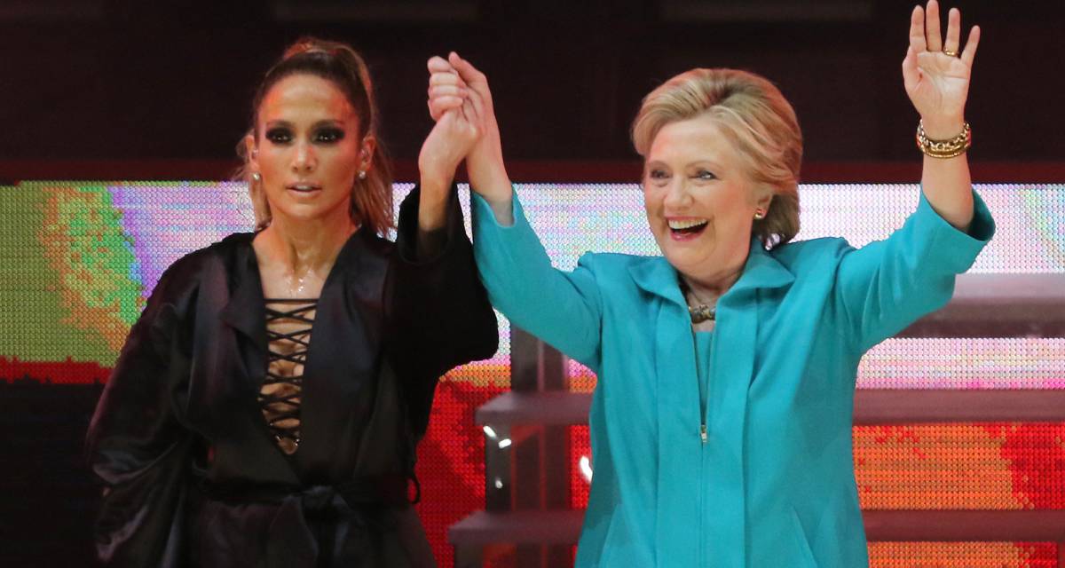 Jennifer Lopez y Hillary Clinton, durante un concierto en apoyo a Clinton en Miami.